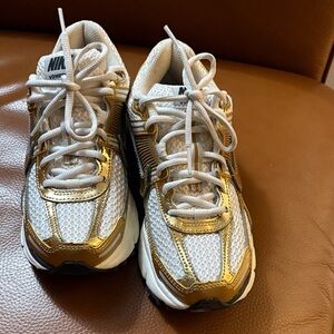 Nike Vomero 5 Women's White and Gold Athletic Shoes